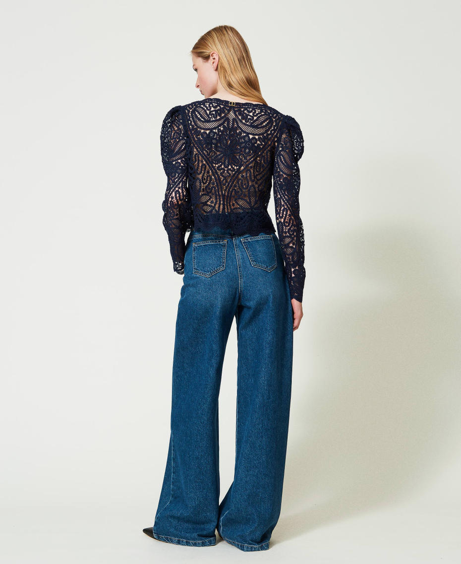 Wide leg jeans with belt