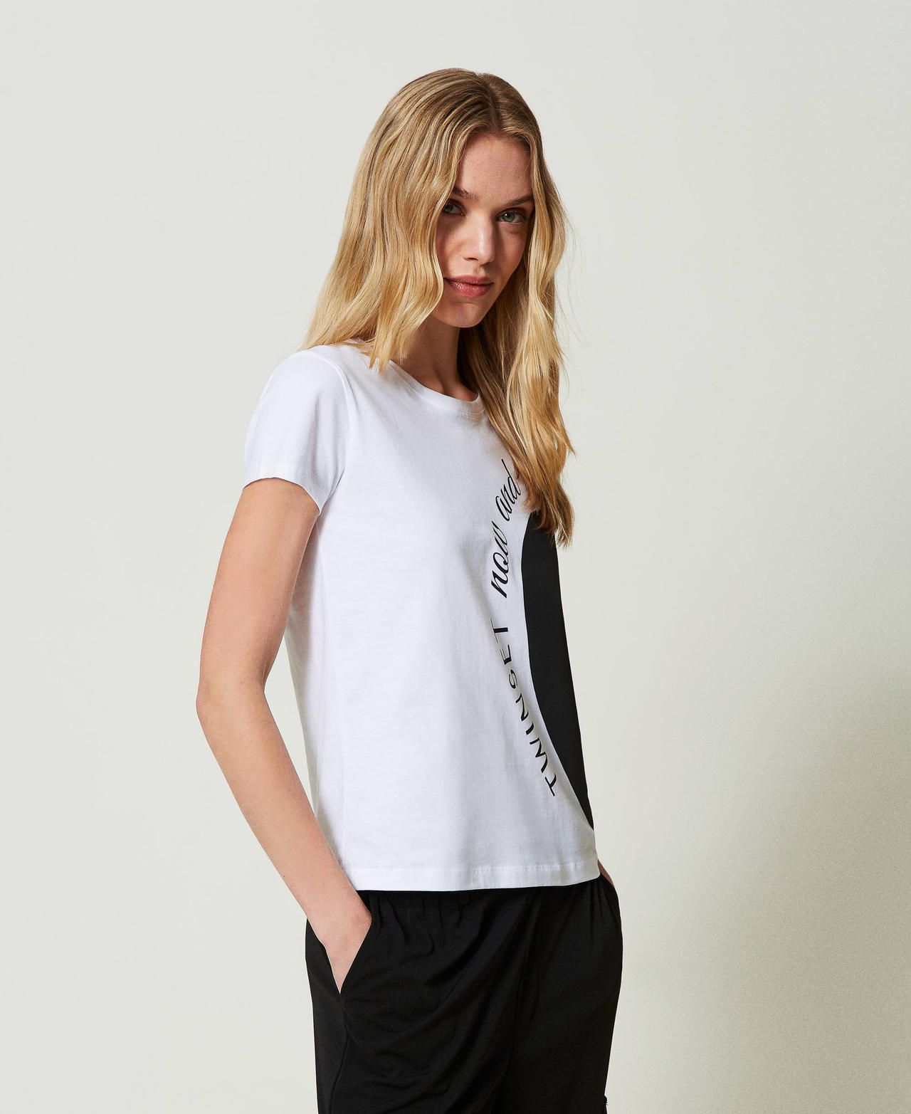 T-shirt con stampa a cuore Bianco Donna 241TP2701-02