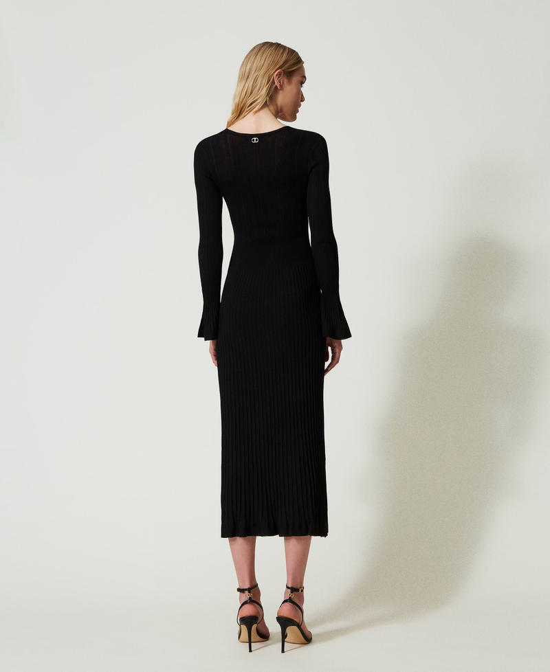 Длинное трикотажное платье в рубчик Черный женщина 241TP3050-03