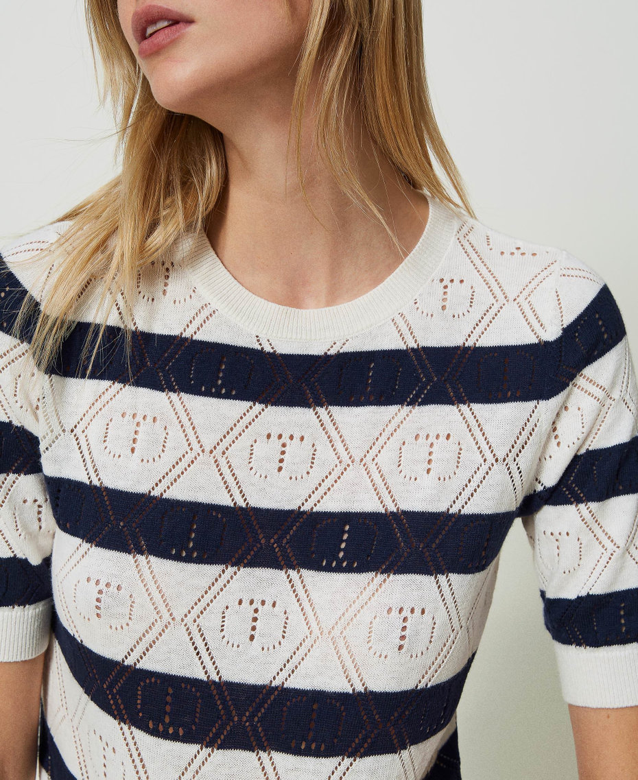 Kurzärmliger Pullover mit „Oval T“-Durchbruchmuster Zweifarbig Schnee / Mid Blue Frau 241TP3073_11463_04