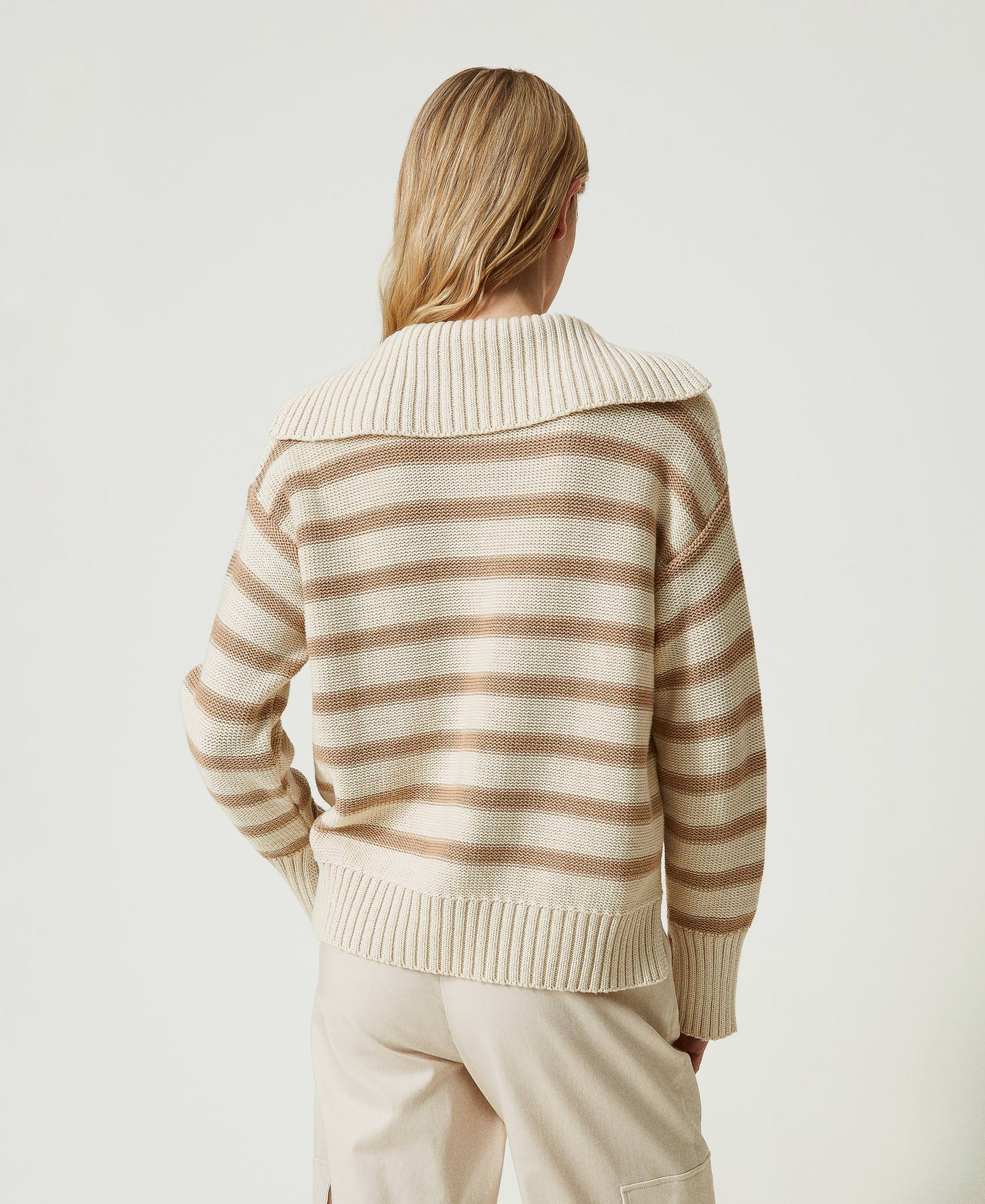 Striped maxi jumper with Oval T brooch Two-tone Snow / Pale “Hazelnut” Brown Woman 241TP3210-03