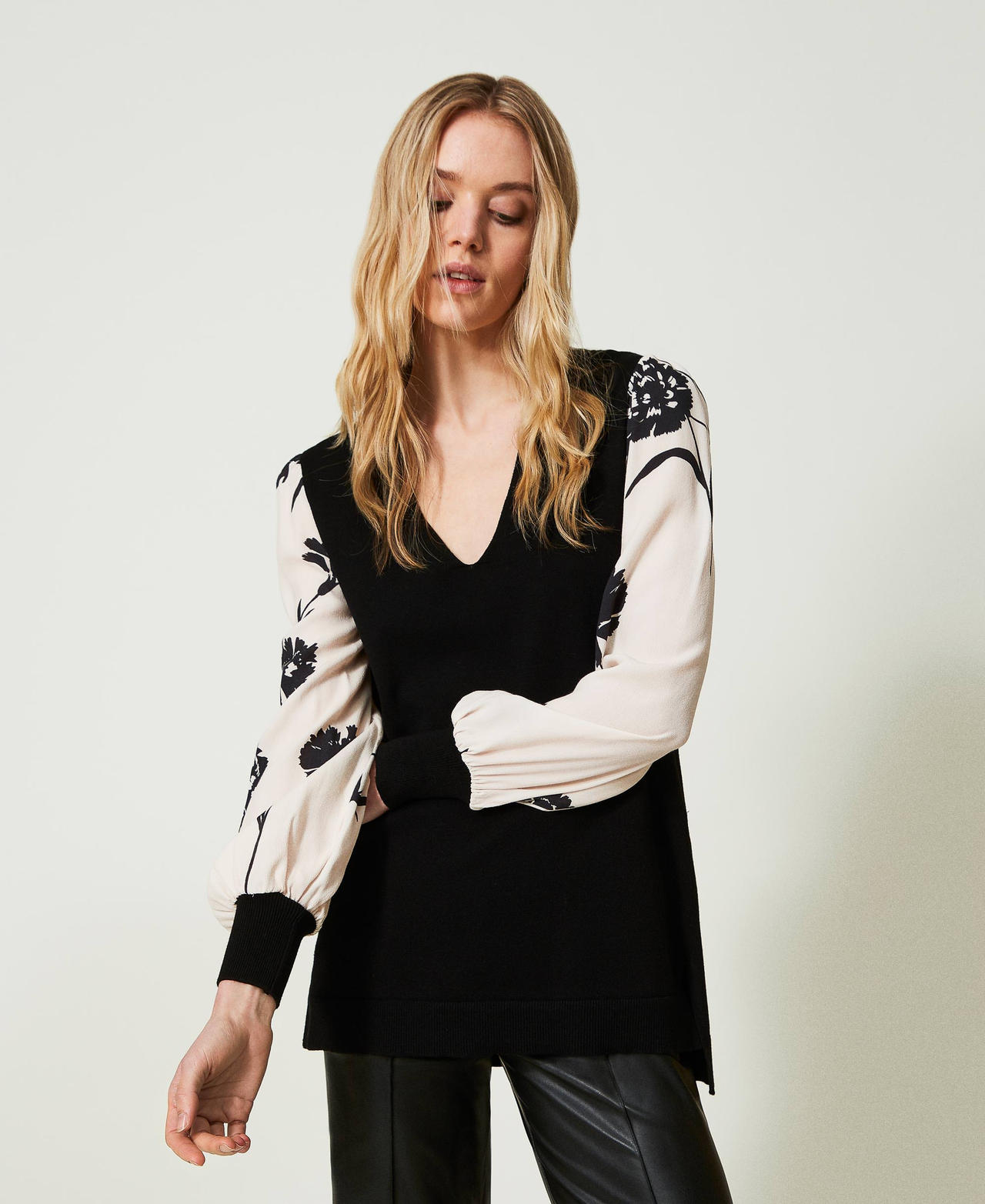 Maglia con maniche in cr&ecirc;pe stampato Bicolor Nero / Stampa Garofano Nero / Neve Donna 241TP3281_11522_01