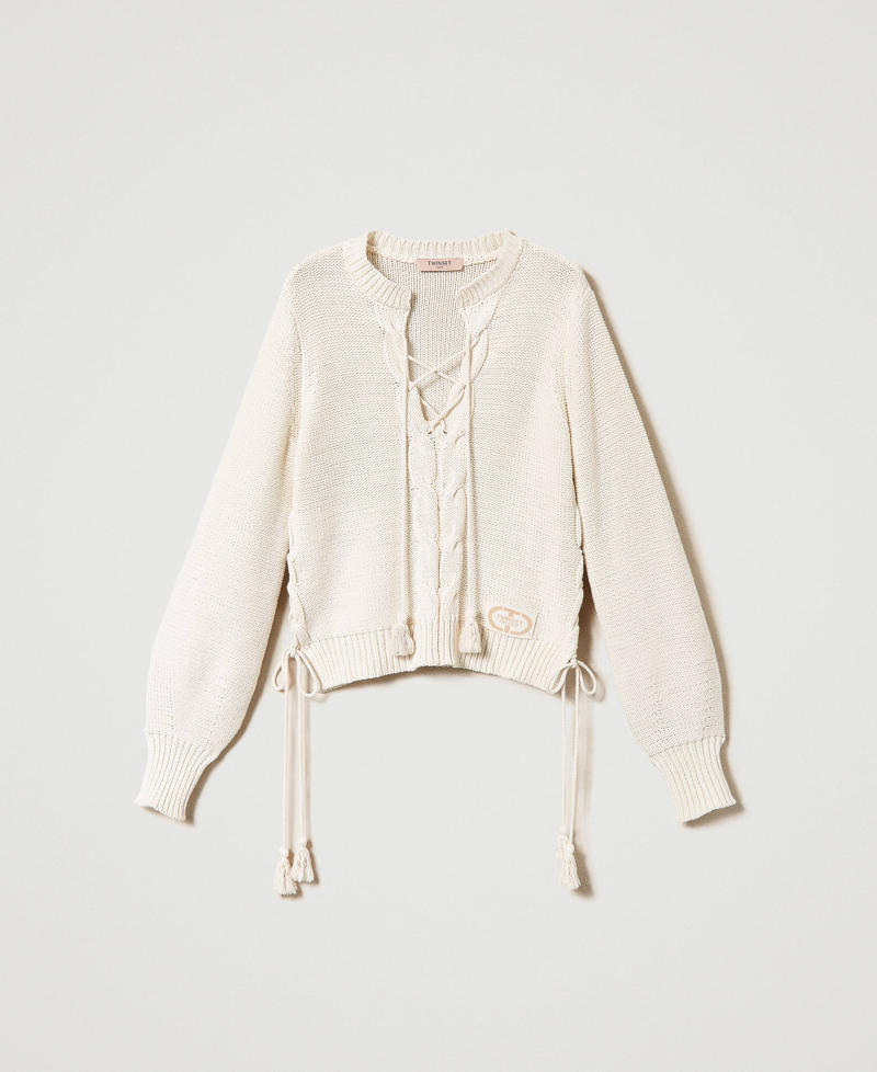 Jumper with criss-cross closure