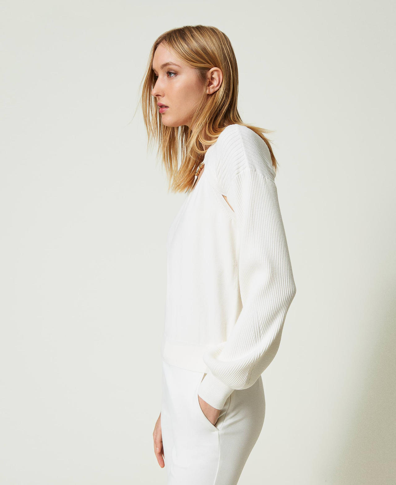 Knit top and shrug with Oval T chain