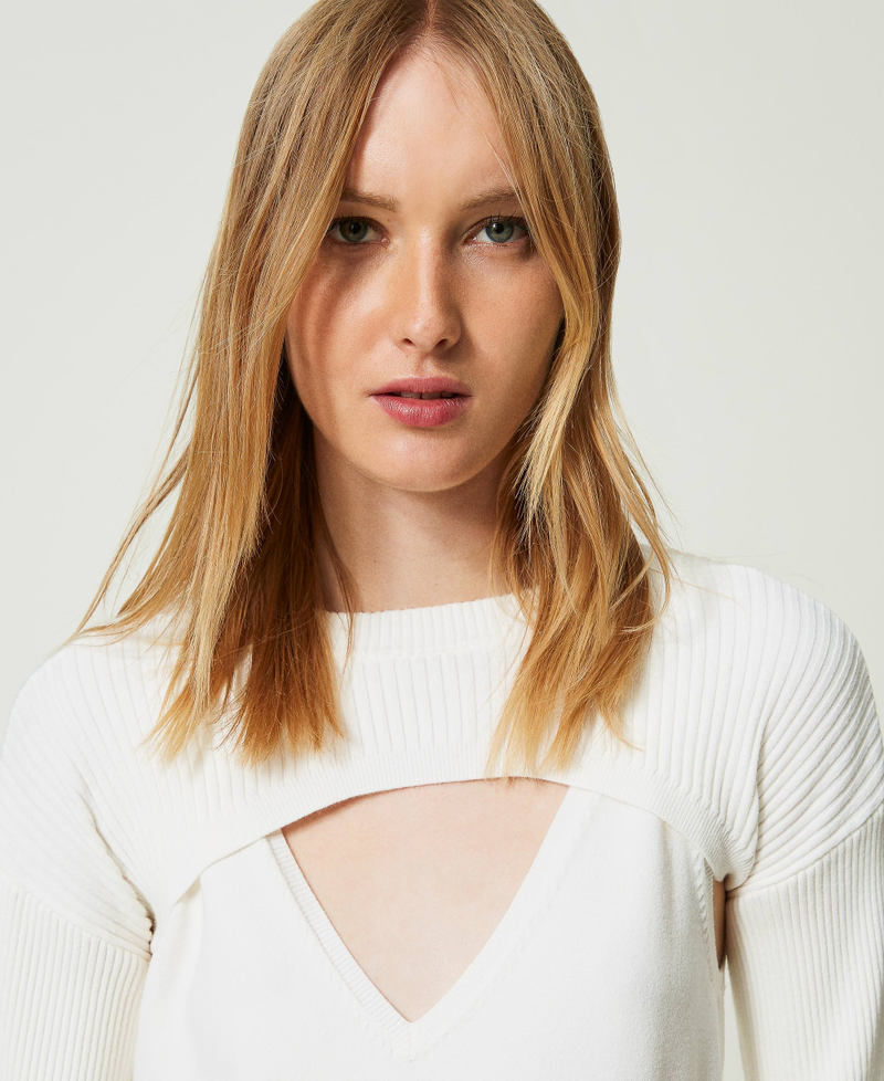 Knit top and shrug with Oval T chain