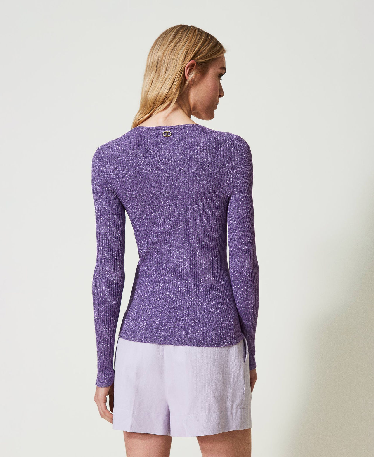 Nahtloser Pullover mit Rippenmuster