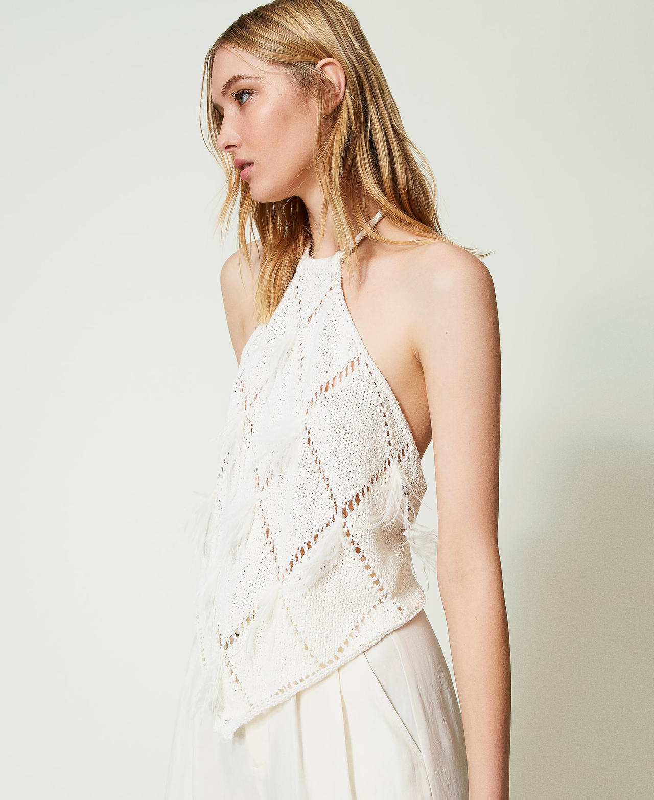 Diamond-pattern top with feathers