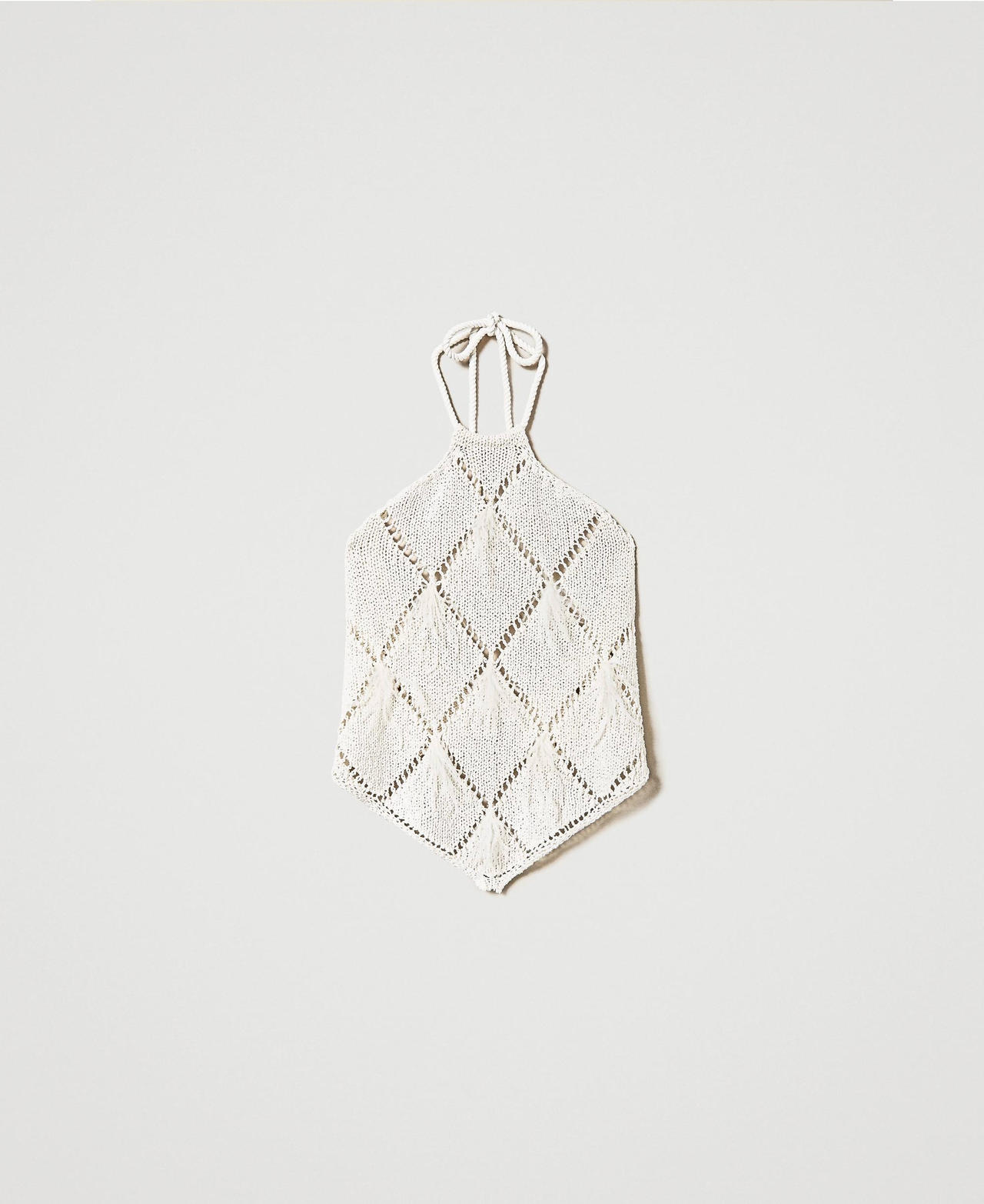 Diamond-pattern top with feathers