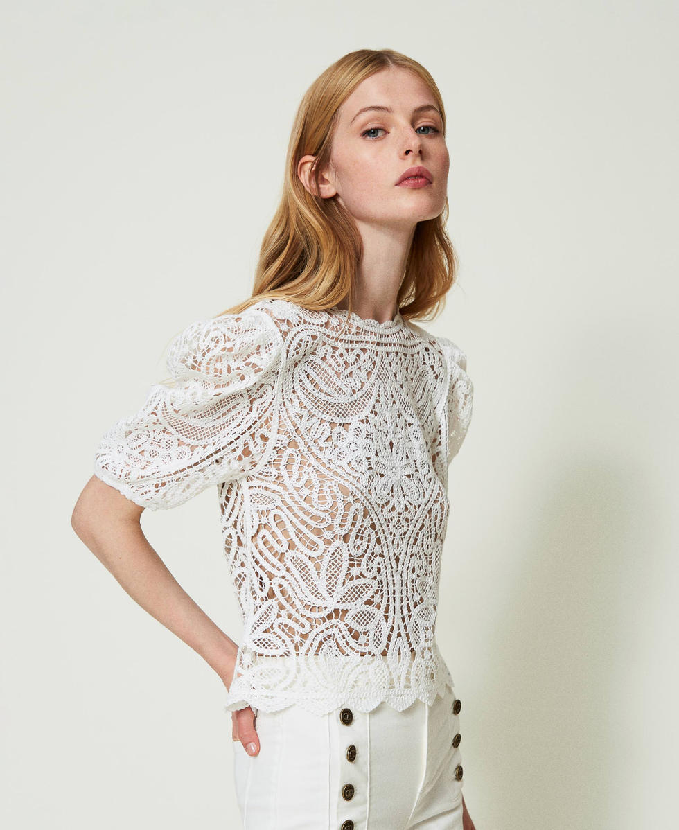 Lace-like crochet jumper with balloon sleeves