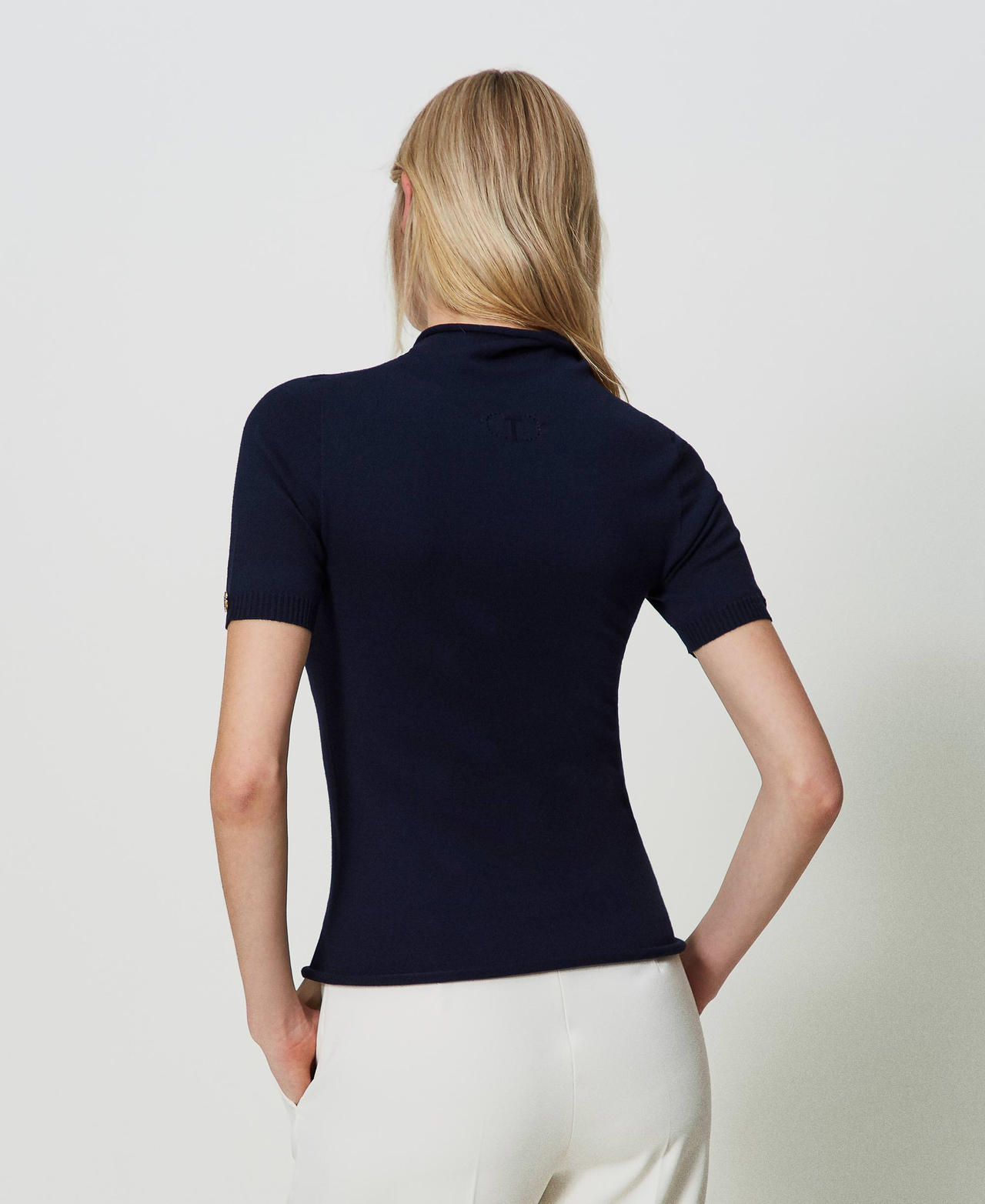 Short sleeve turtleneck jumper