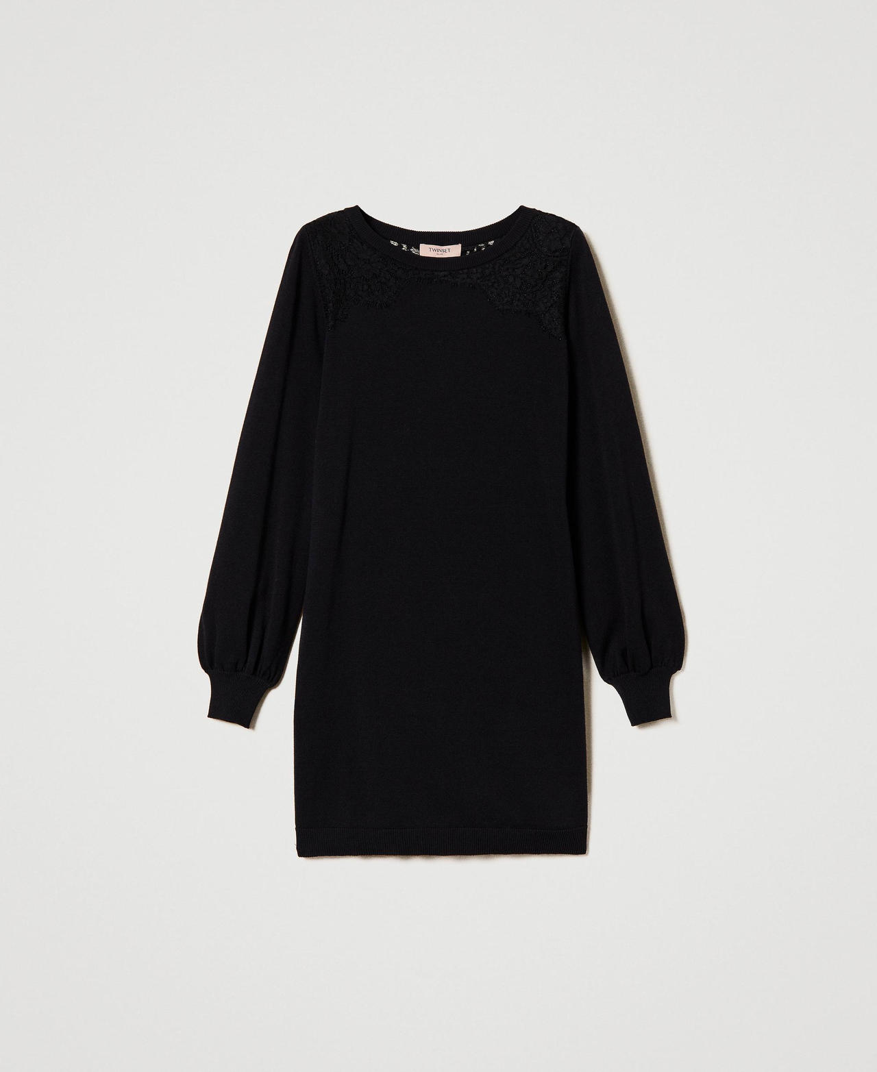 Short knit dress with lace