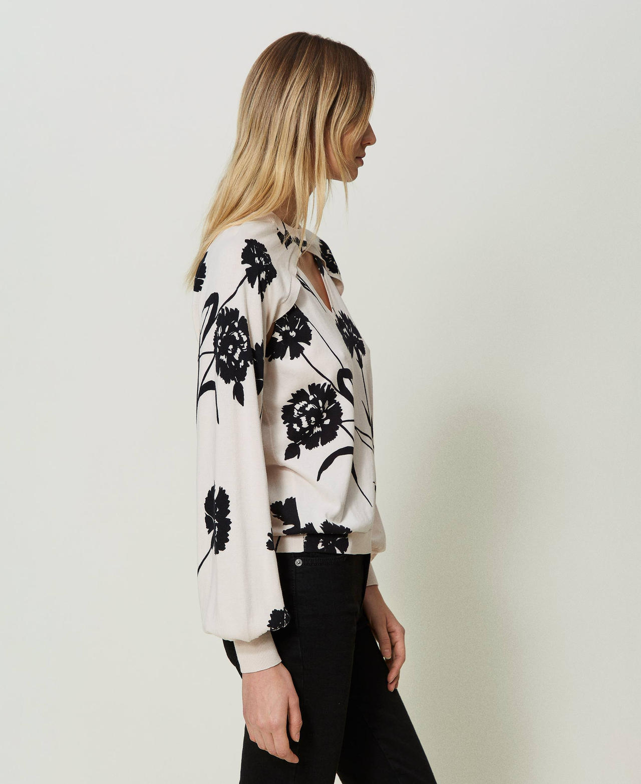 Coprispalle e top in maglia stampata Stampa Garofano Nero / Neve Donna 241TP3550_11349_02