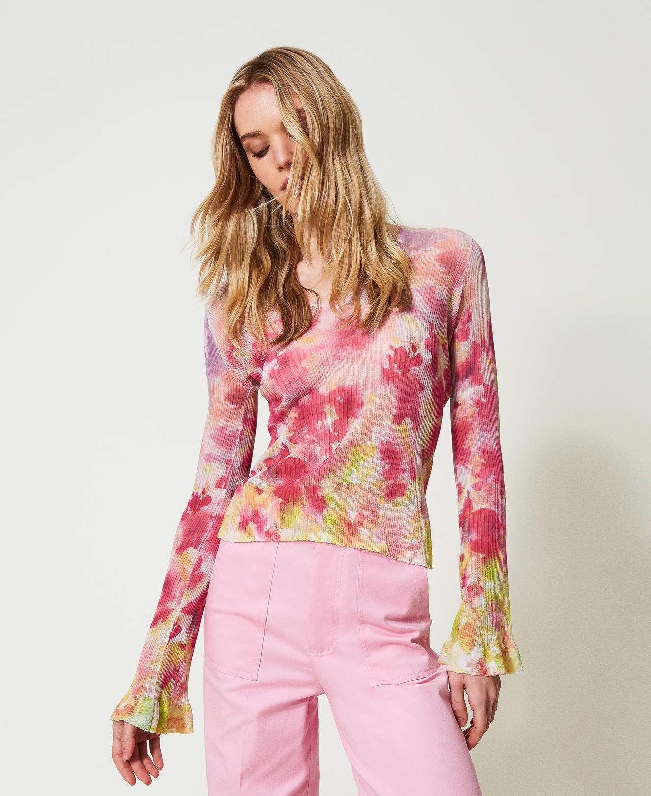 Pull ajust&eacute; avec imprim&eacute; floral d&eacute;grad&eacute;