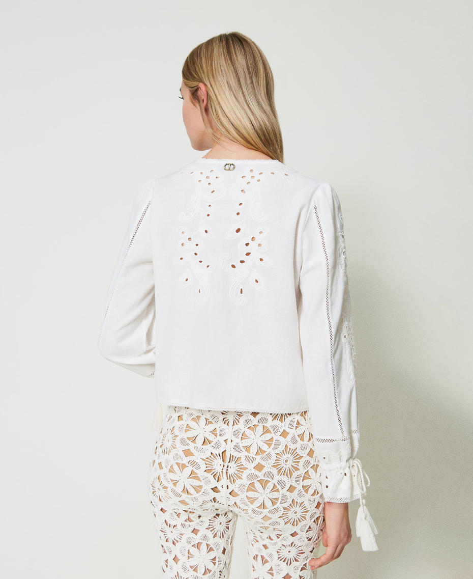 Muslin jacket with embroideries