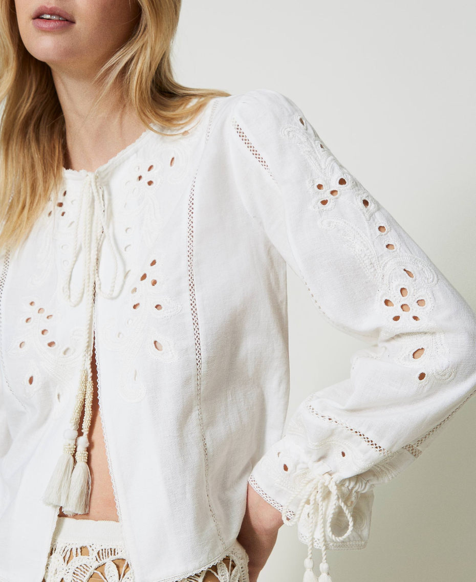 Muslin jacket with embroideries