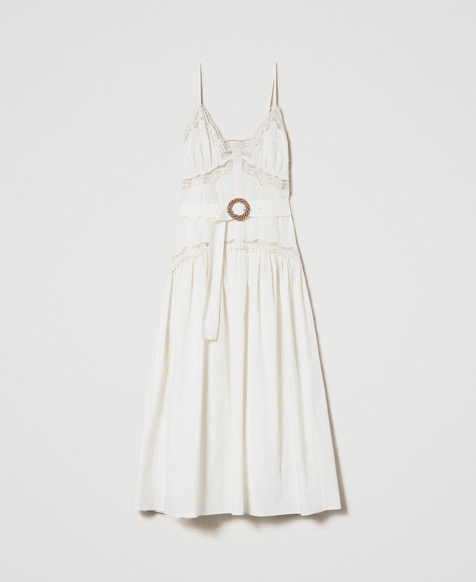 Robe longue avec broderies florales