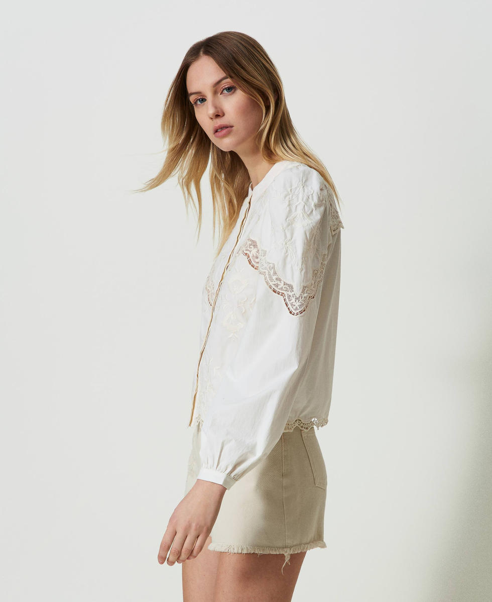 Shirt with floral embroideries