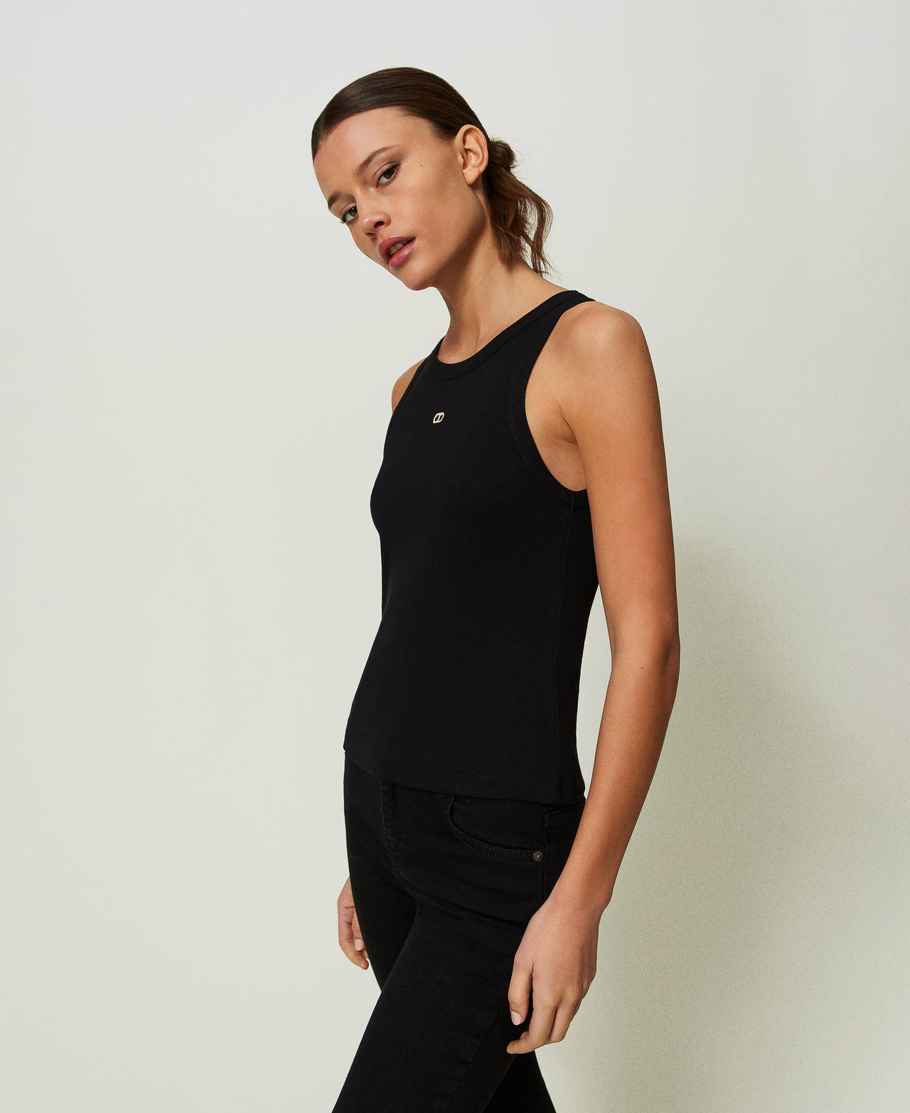 Ribbed knit top with Oval T