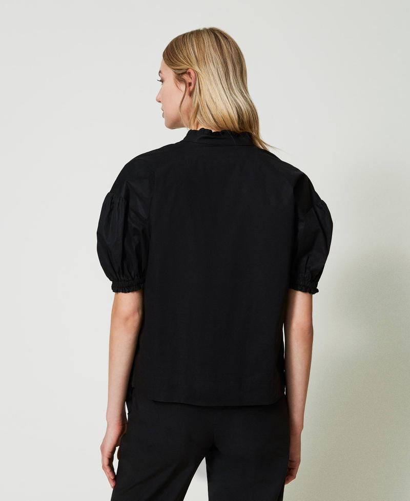Blusa in popeline con Oval T