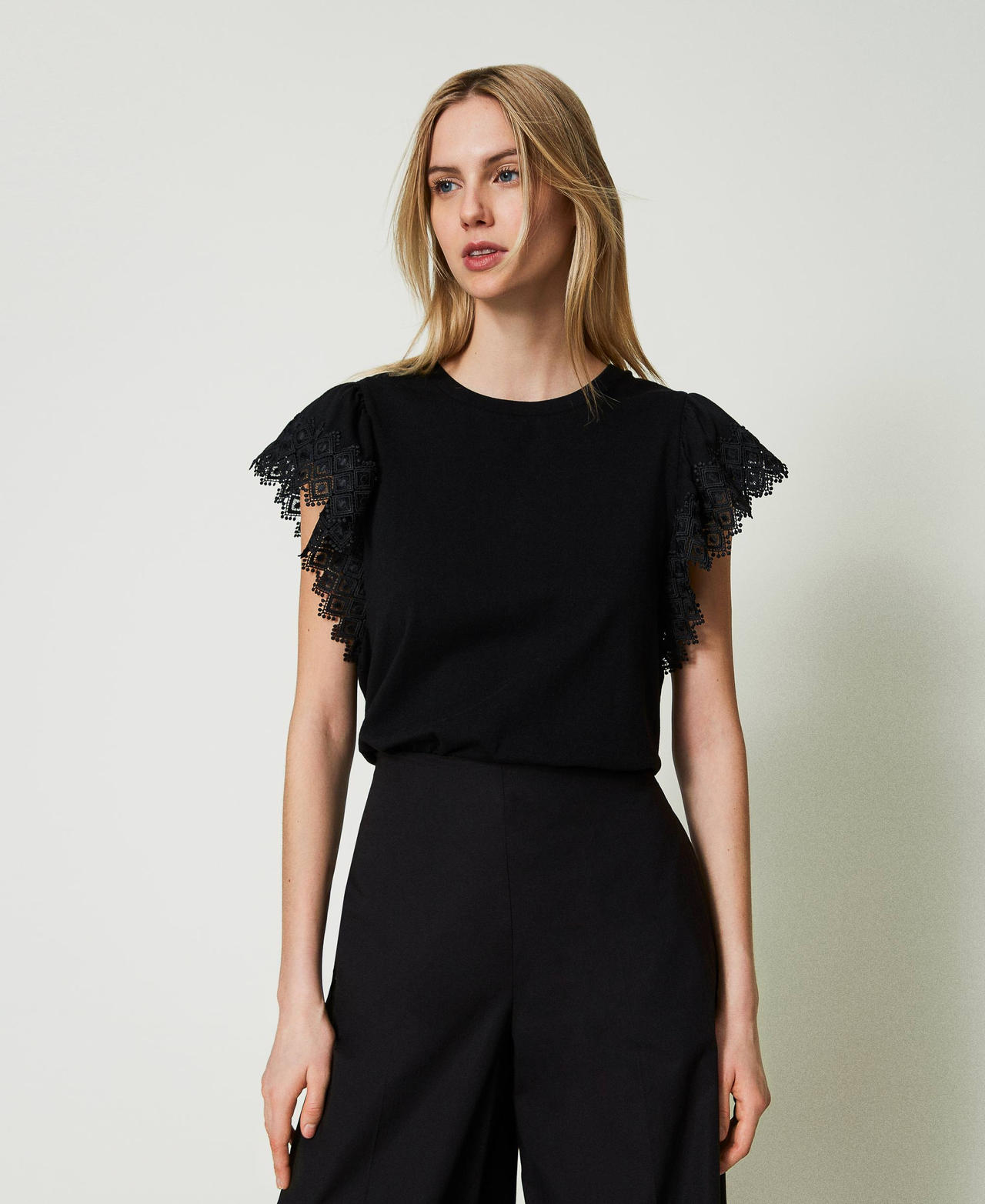 T-shirt avec manches en macramé