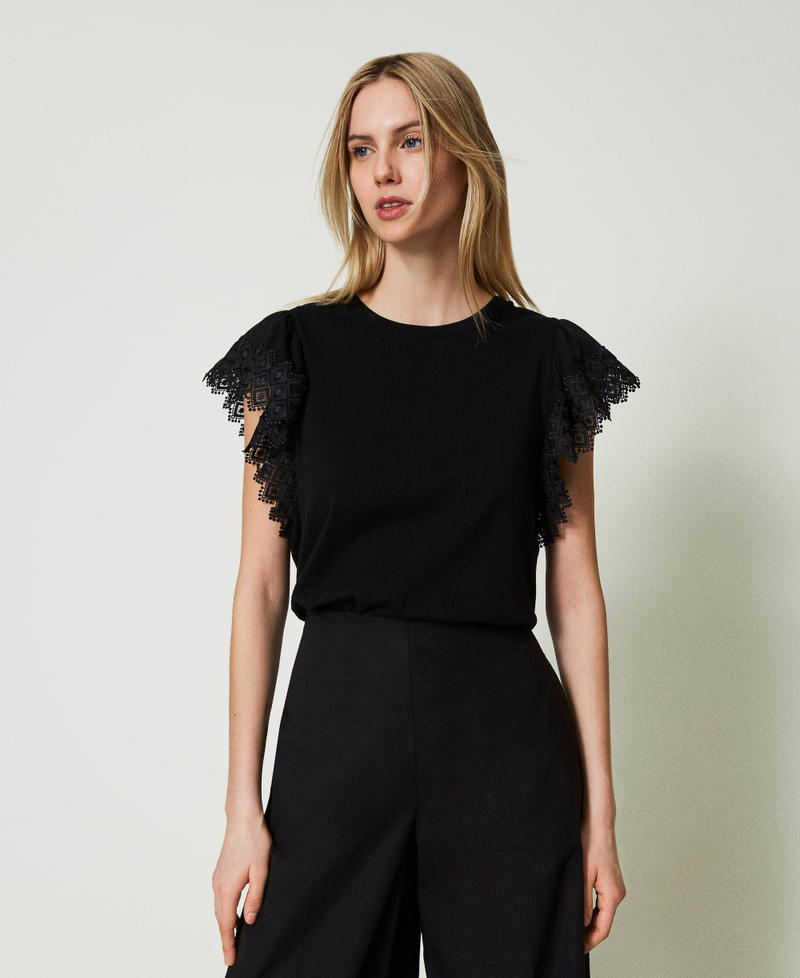 T-shirt avec manches en macramé