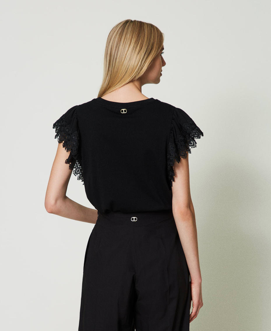 T-shirt avec manches en macramé
