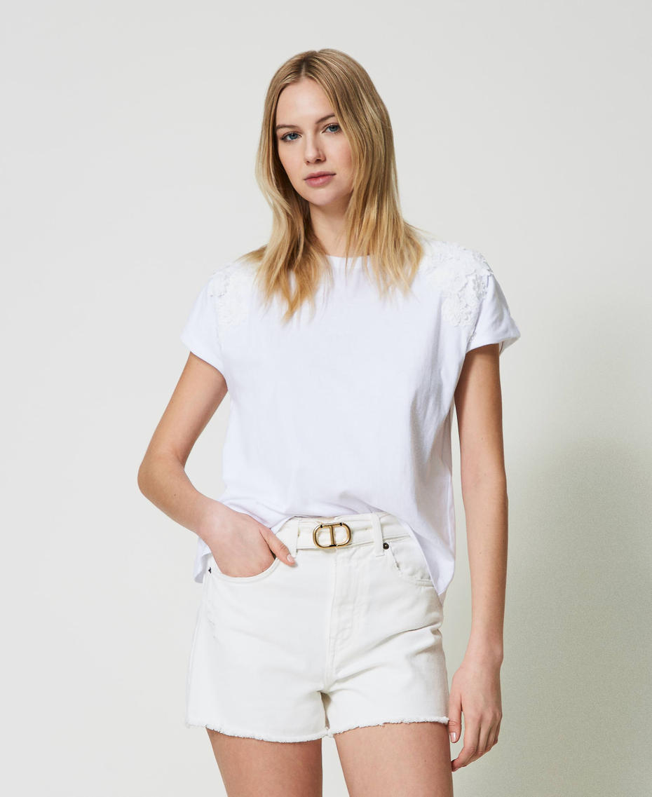 T-shirt avec patchs floraux Blanc Femme 241TT2270-01