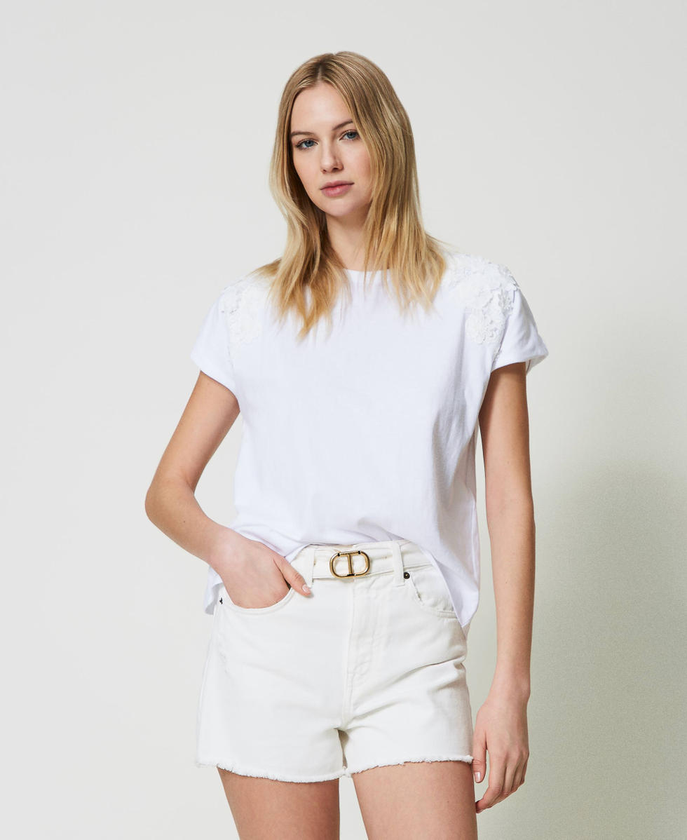 T-shirt avec patchs floraux