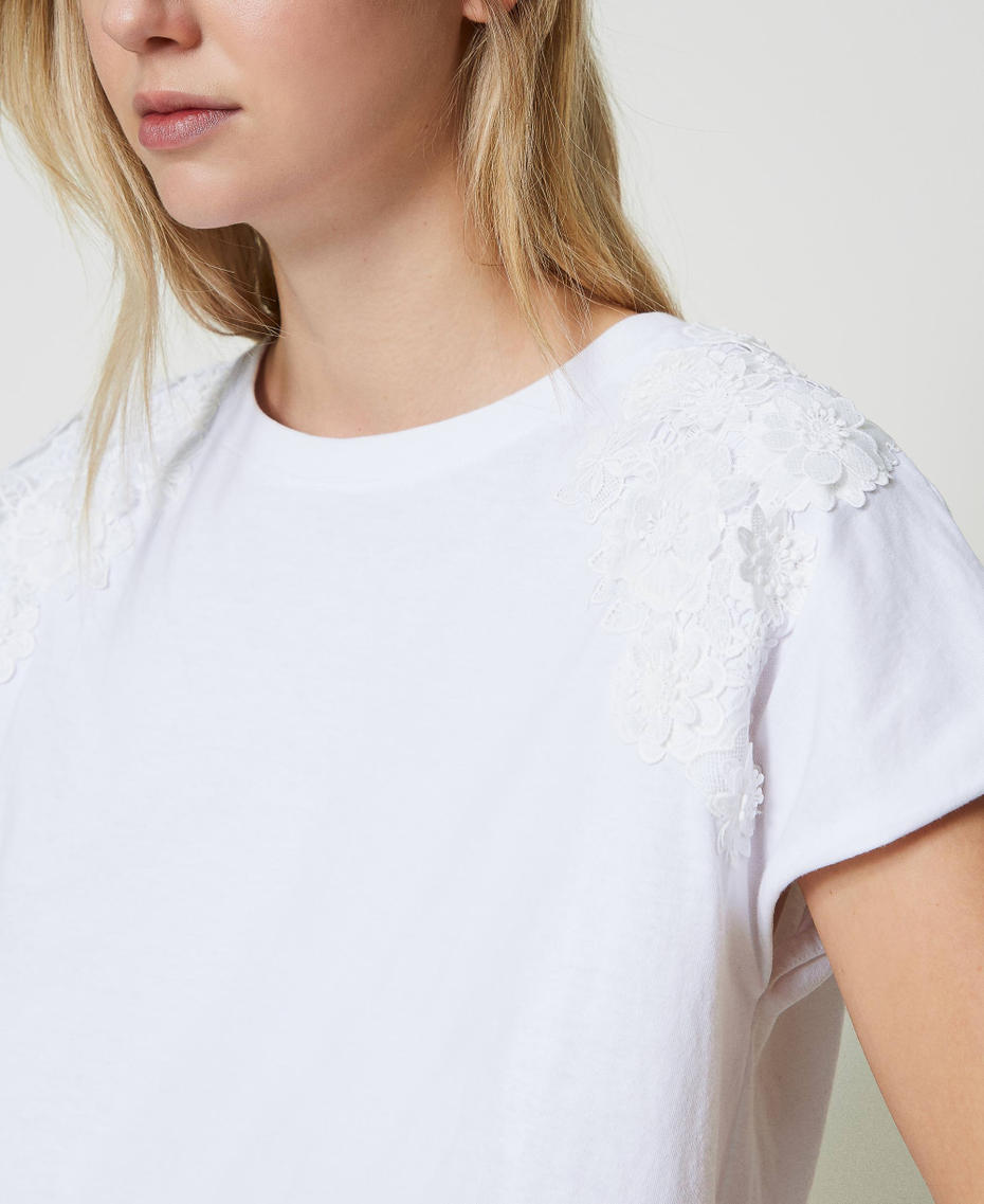 T-shirt avec patchs floraux Blanc Femme 241TT2270-04