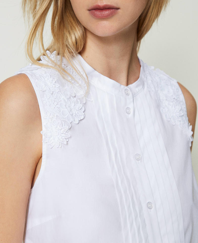 Short poplin top with floral patches