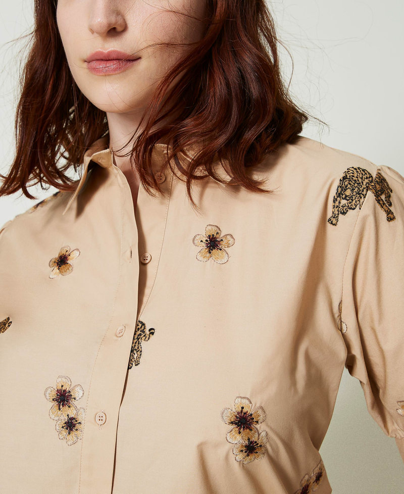Поплиновая рубашка с вышивкой по всей поверхности Вышивка Джунгли Крем-брюле женщина 241TT2312-04