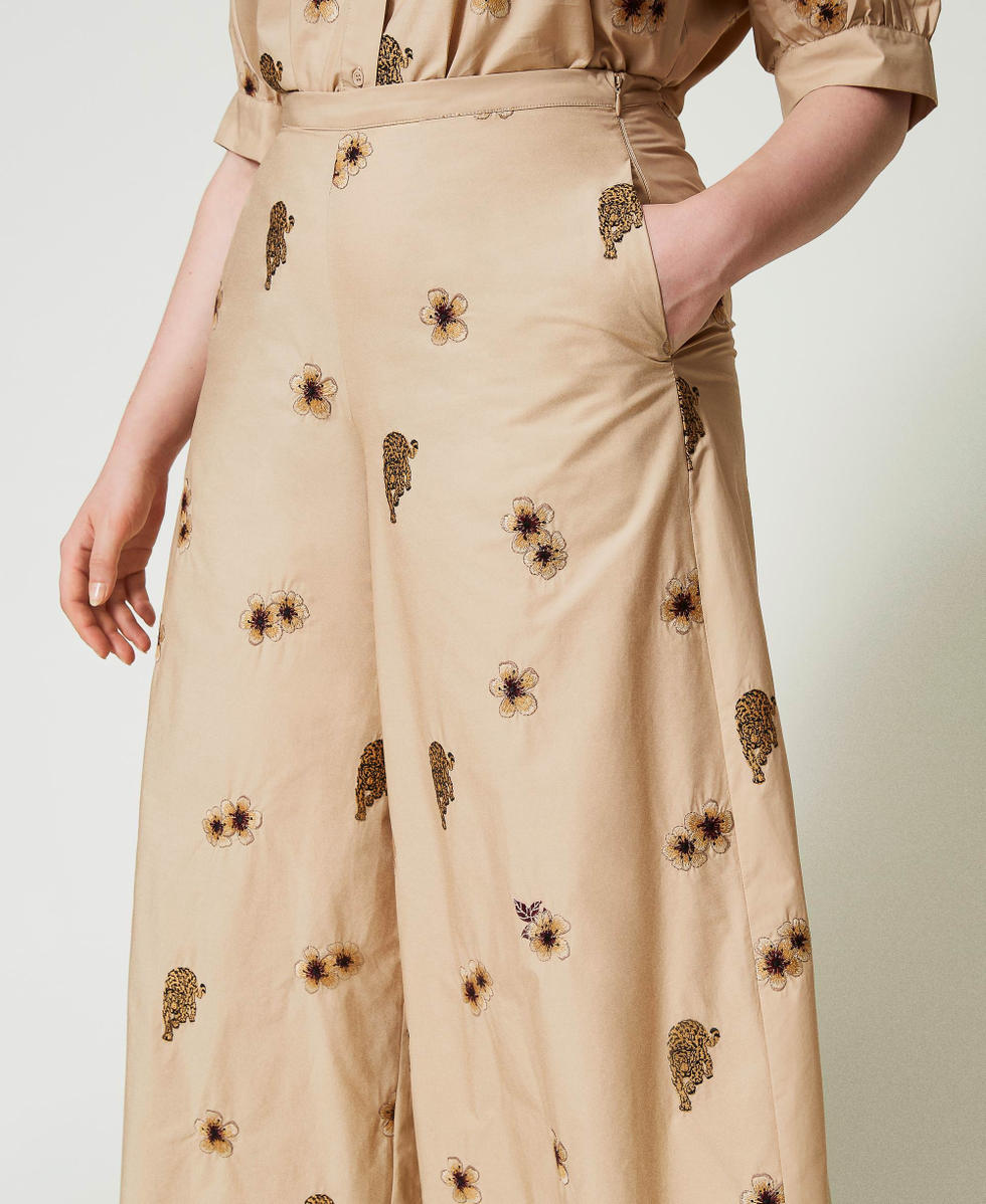 Pantalon Pakistanais Femme Jadoon Fashion, Brodé Fleurs, Fond Cloche Crème