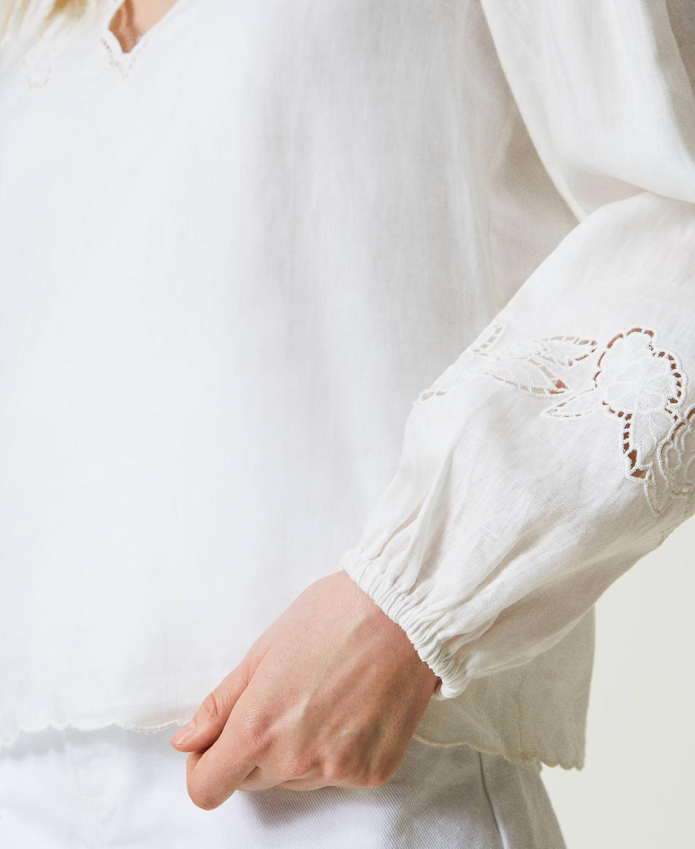 Blouse en lin avec broderie anglaise Blanc Femme 241TT2333_00001_04