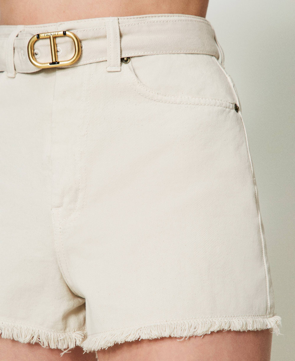 Short en bull avec ceinture Oval T