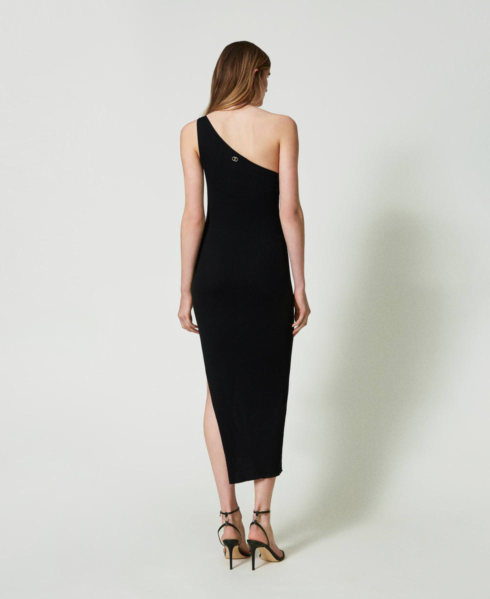 Robe longue asym&eacute;trique c&ocirc;tel&eacute;e