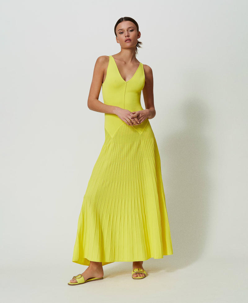 Длинное трикотажное платье с плиссированным эффектом Желтый "Чистотел" женщина 241TT3200-01