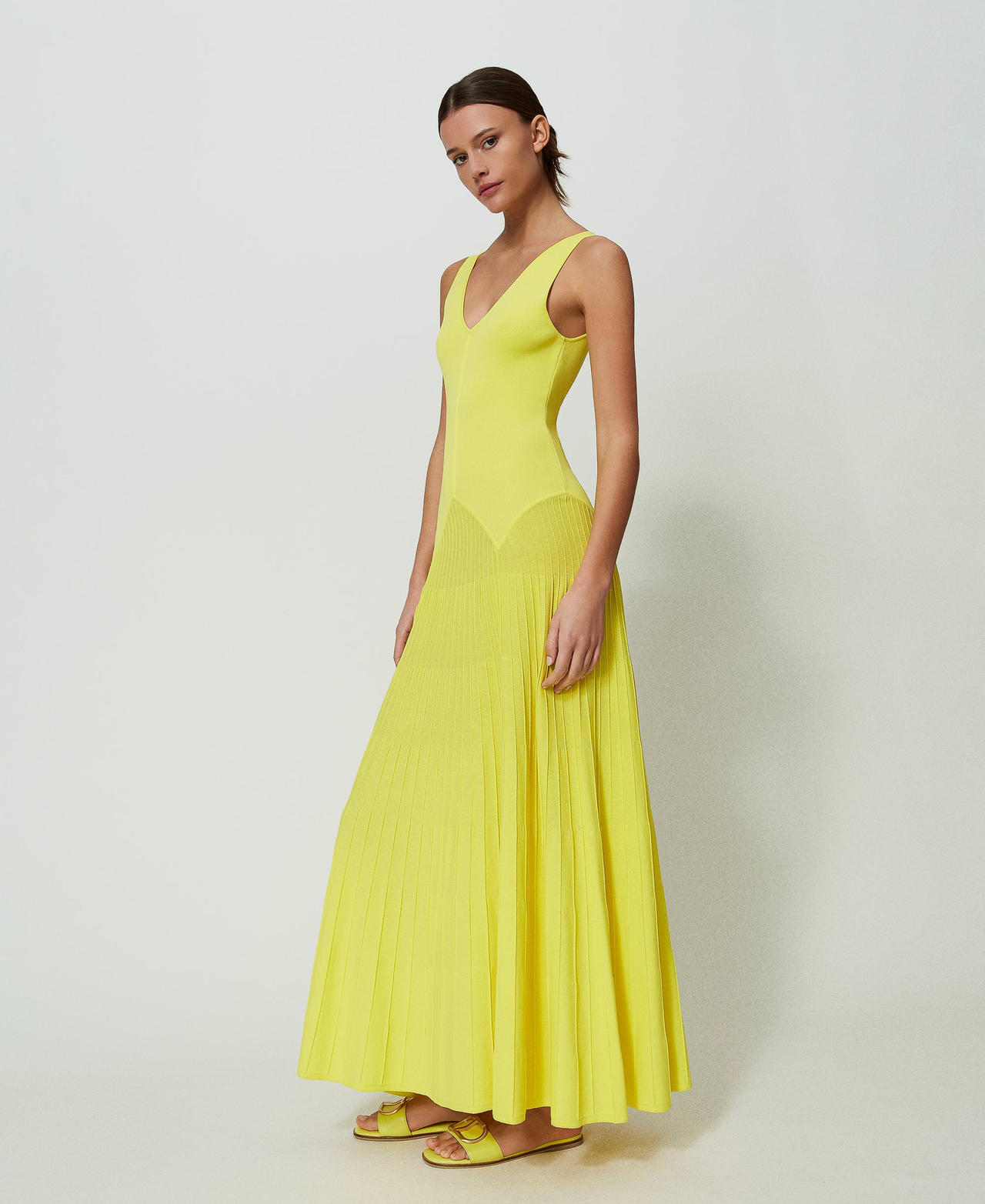 Длинное трикотажное платье с плиссированным эффектом Желтый "Чистотел" женщина 241TT3200-02