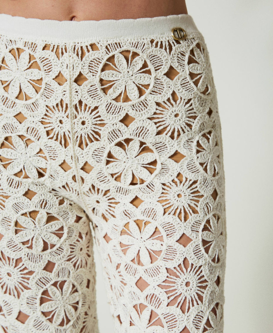Pantalon évasé en maille florale au crochet Beige « Parchment » Femme 241TT3232-04