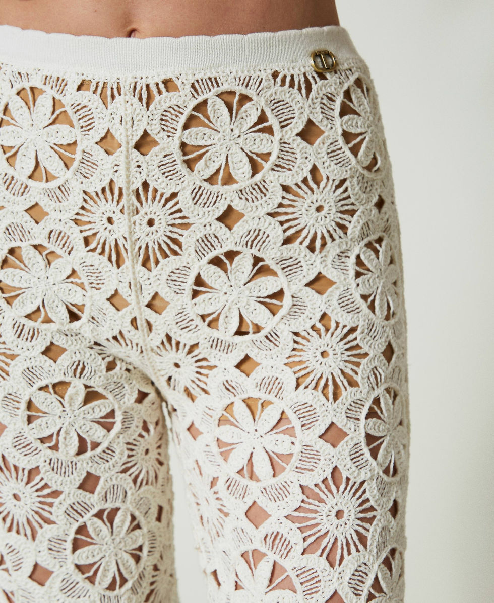 Pantalon &eacute;vas&eacute; en maille florale au crochet Beige &laquo;&thinsp;Parchment&thinsp;&raquo; Femme 241TT3232_07222_04