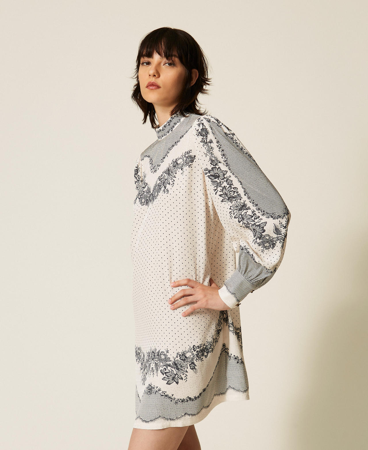 Abito corto in raso jacquard a fiori e pois Stampa Lace And Flowers Nero / Madreperla Donna 262TP267C_13947_03