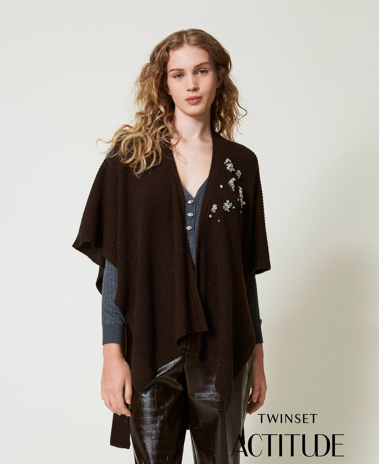 Knit poncho with embroidery Mol&egrave; Brown Woman 242AA4030_11723_01