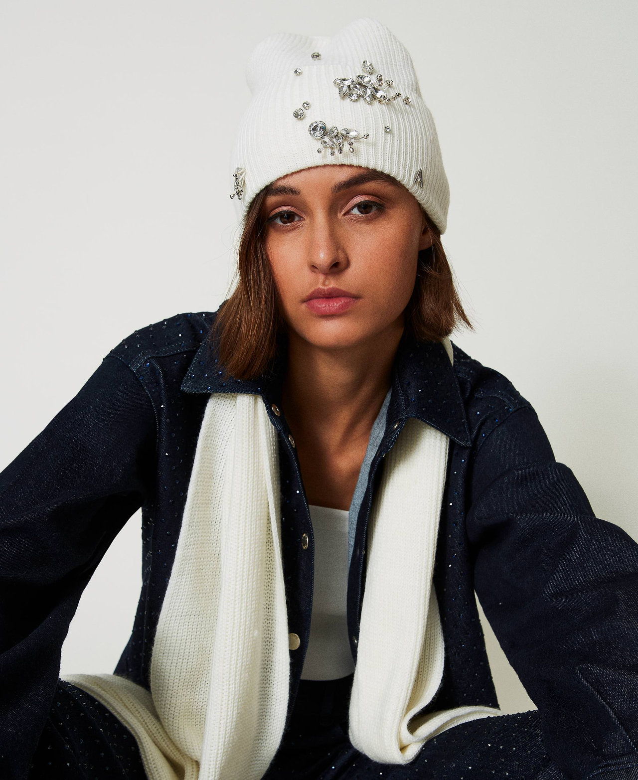 Knit beanie with embroidery White Cream Woman 242AA4032_00733_0S