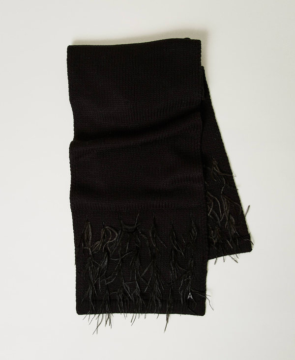 Jacquard scarf with feathers