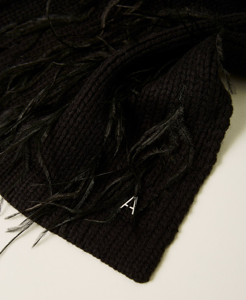 Jacquard scarf with feathers