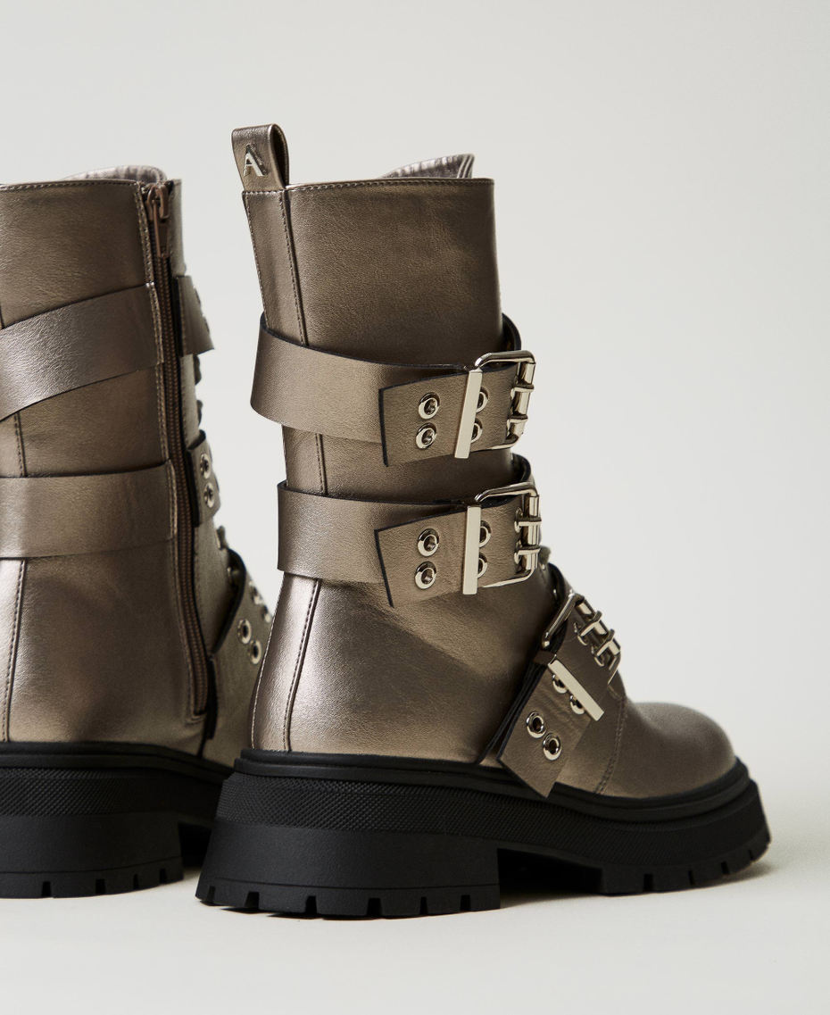Metallic-Schnürstiefelette mit Riemen Zinnhaselnussbraun Frau 242ACP016_00784_03