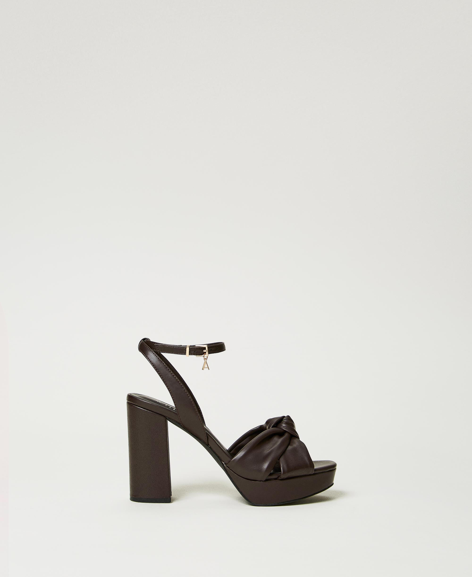 Platform sandals with knot