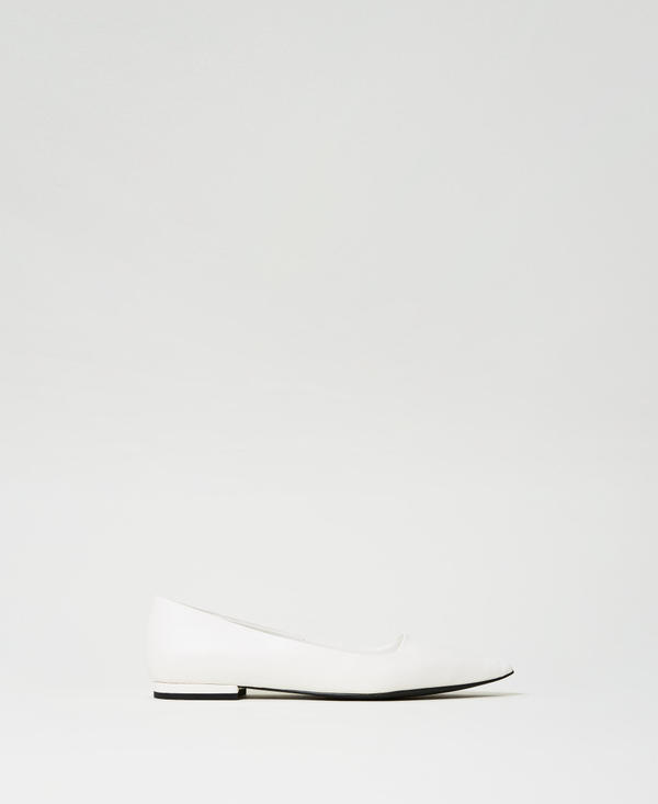 Ballerina shoes with tampered toe