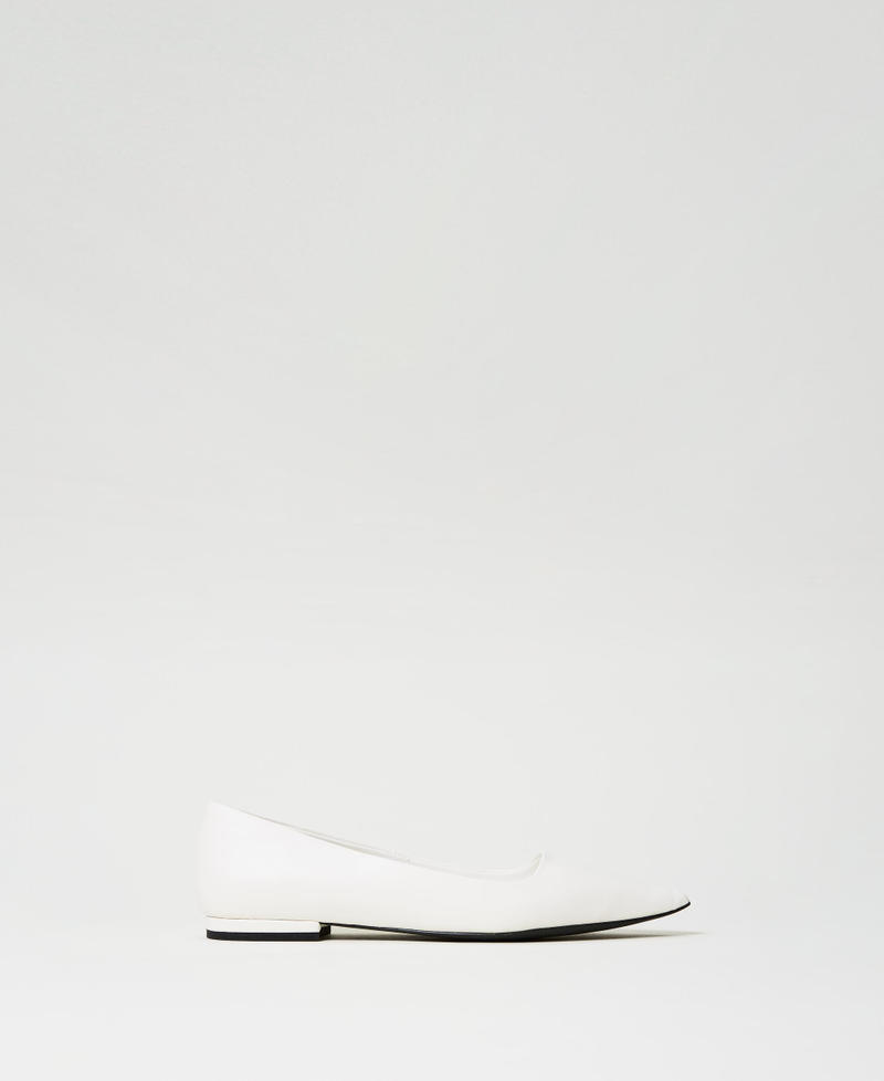 Ballerina mit spitz zulaufender Zehenpartie White Sahne Frau 242ACP032_00733_01