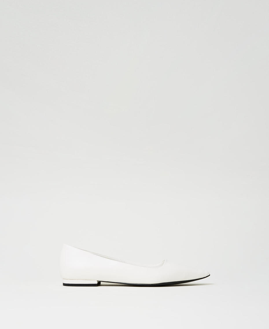 Ballerina mit spitz zulaufender Zehenpartie White Sahne Frau 242ACP032_00733_01