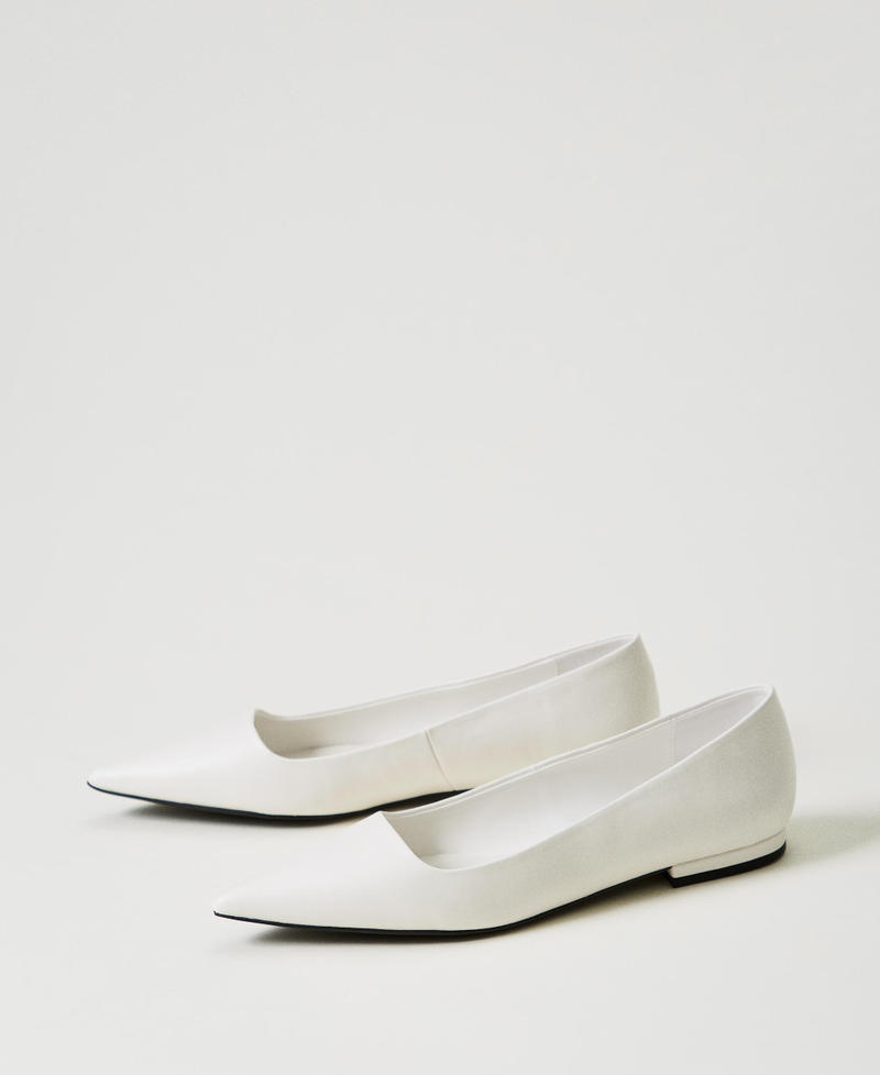 Ballerina mit spitz zulaufender Zehenpartie White Sahne Frau 242ACP032_00733_02